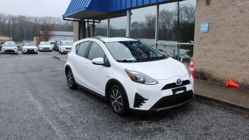 TOYOTA PRIUS C 2018 JTDKDTB39J1599790 image